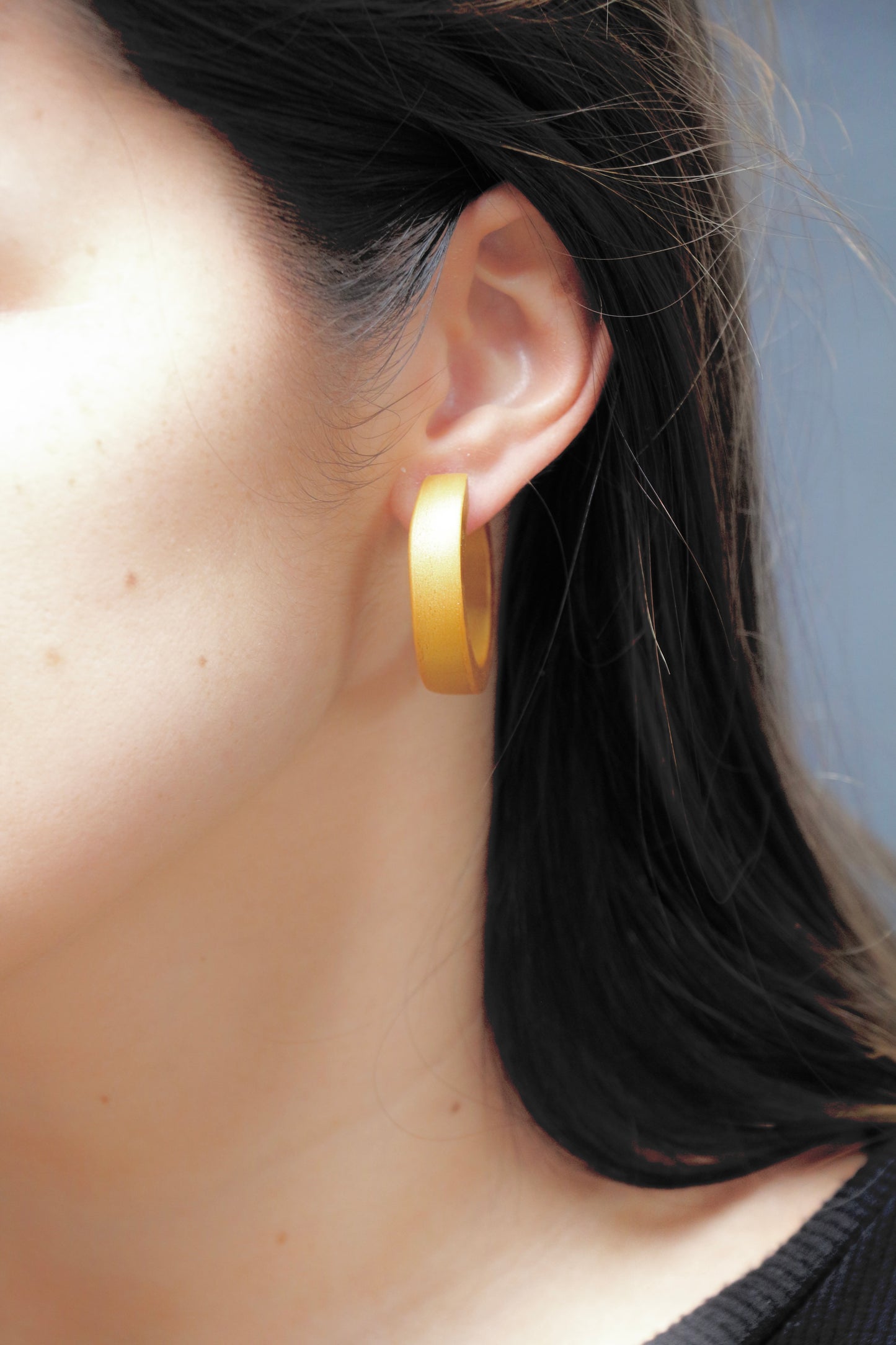 argollas planas doradas